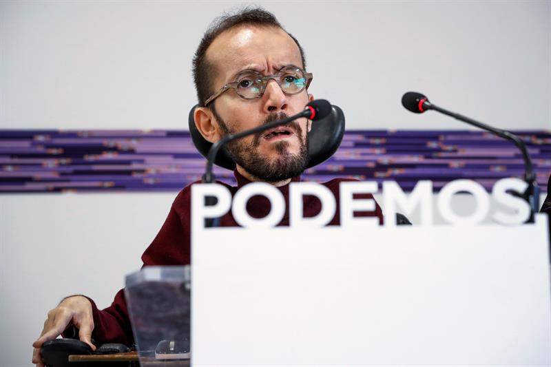 Podemos respalda el plante de Ada Colau al Rey en la cena previa al Mobile World Congress porque "no es sierva" Podemos respalda el plante de Ada Colau al Rey en la cena previa al Mobile World Congress porque "no es sierva"