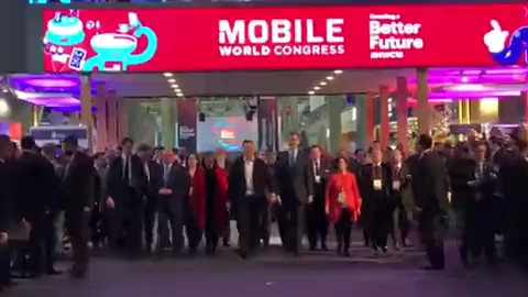 El Rey inaugura el Mobile World Congress acompa&ntilde;ado por Ada Colau y representantes de la Generalitat