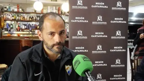 Salva Ballesta, ex jugador del Málaga, en el Mesón Cantarrana Salva Ballesta, ex jugador del Málaga, en el Mesón Cantarrana