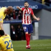 Carrasco da indicaciones durante un partido del Atlético de Madrid
