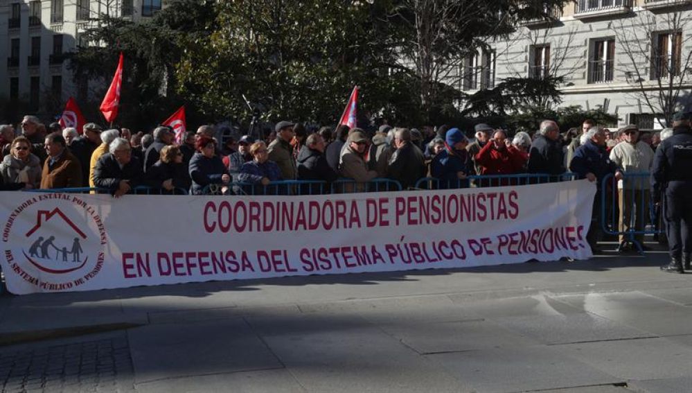 Miles de jubilados, durante la manifestación la pasada semana en Madrid