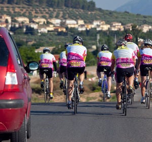 Grupo-ciclistas-adelantamiento.jpg Grupo-ciclistas-adelantamiento.jpg