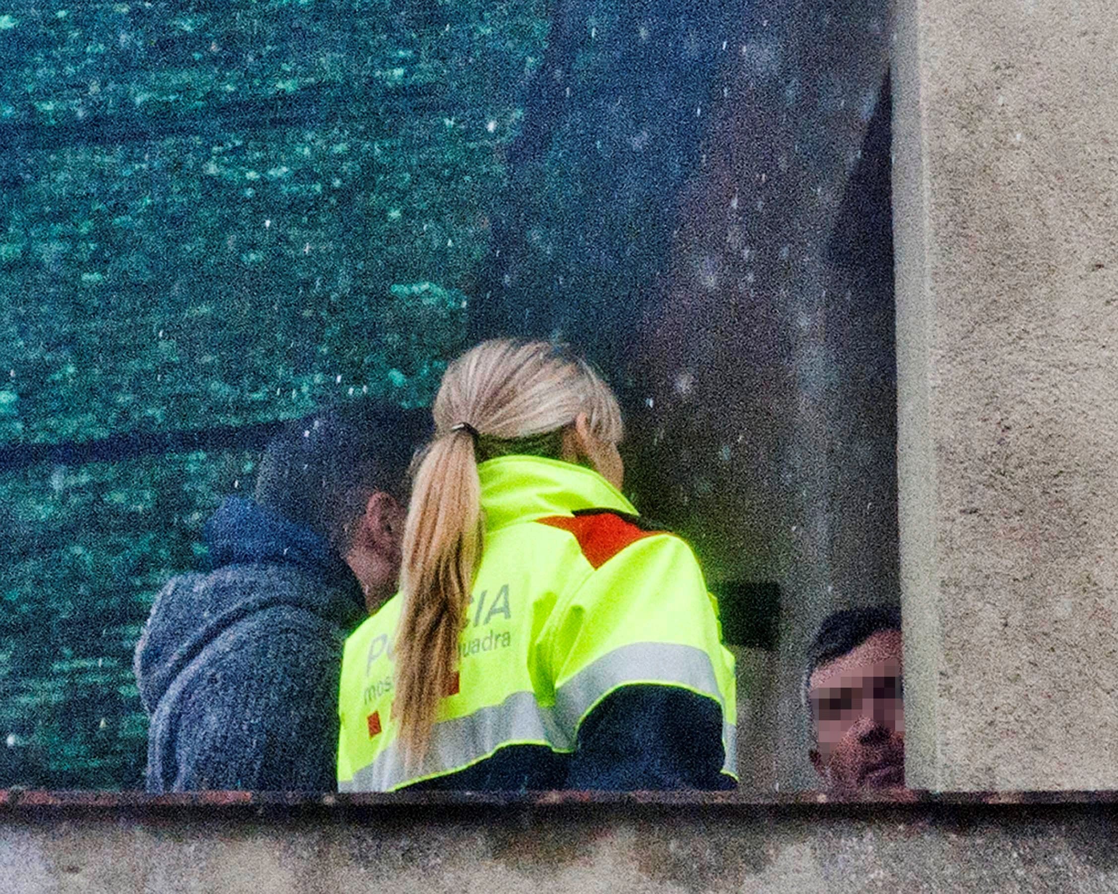 Los Mossos hallan una pistola durante los registros de las casas del detenido por el crimen de Susqueda Los Mossos hallan una pistola durante los registros de las casas del detenido por el crimen de Susqueda