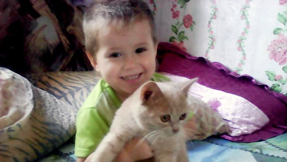 Bogdan, de cuatro años, se marchó sonámbulo a casa del vecino en plena noche