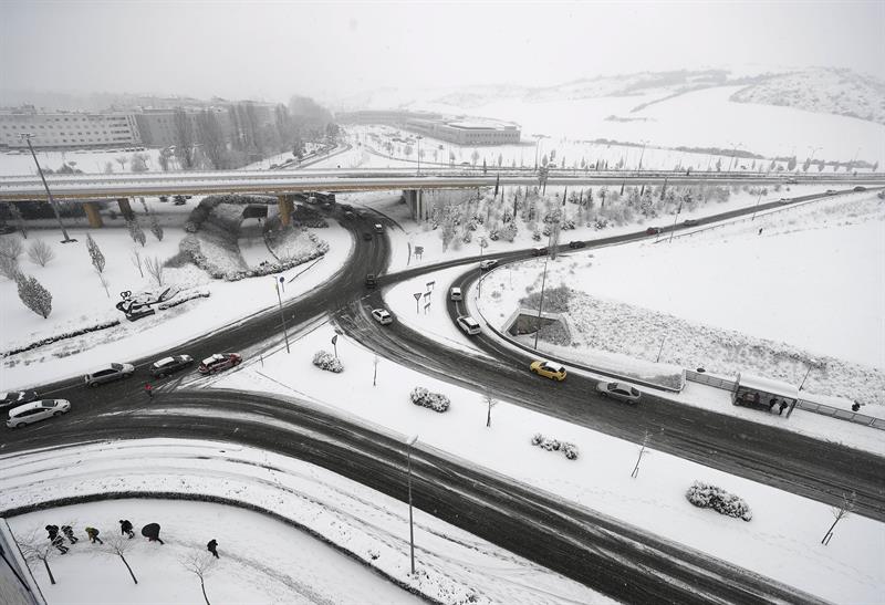 Más de 300 carreteras afectadas por el temporal de nieve Más de 300 carreteras afectadas por el temporal de nieve
