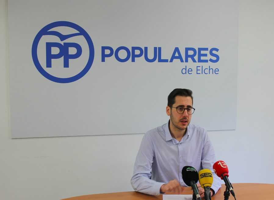 El PP de Elche critica que el tripartito ha destinado más de 2.000 euros a Ediciones La Veu del Pais Valencià El PP de Elche critica que el tripartito ha destinado más de 2.000 euros a Ediciones La Veu del Pais Valencià