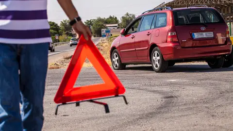 PINCHAZO_Y_CAMBIO_DE_RUEDA PINCHAZO_Y_CAMBIO_DE_RUEDA