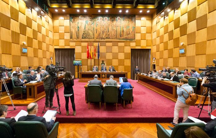 El pleno debatirá el viernes la polémica de las sociedades El pleno debatirá el viernes la polémica de las sociedades