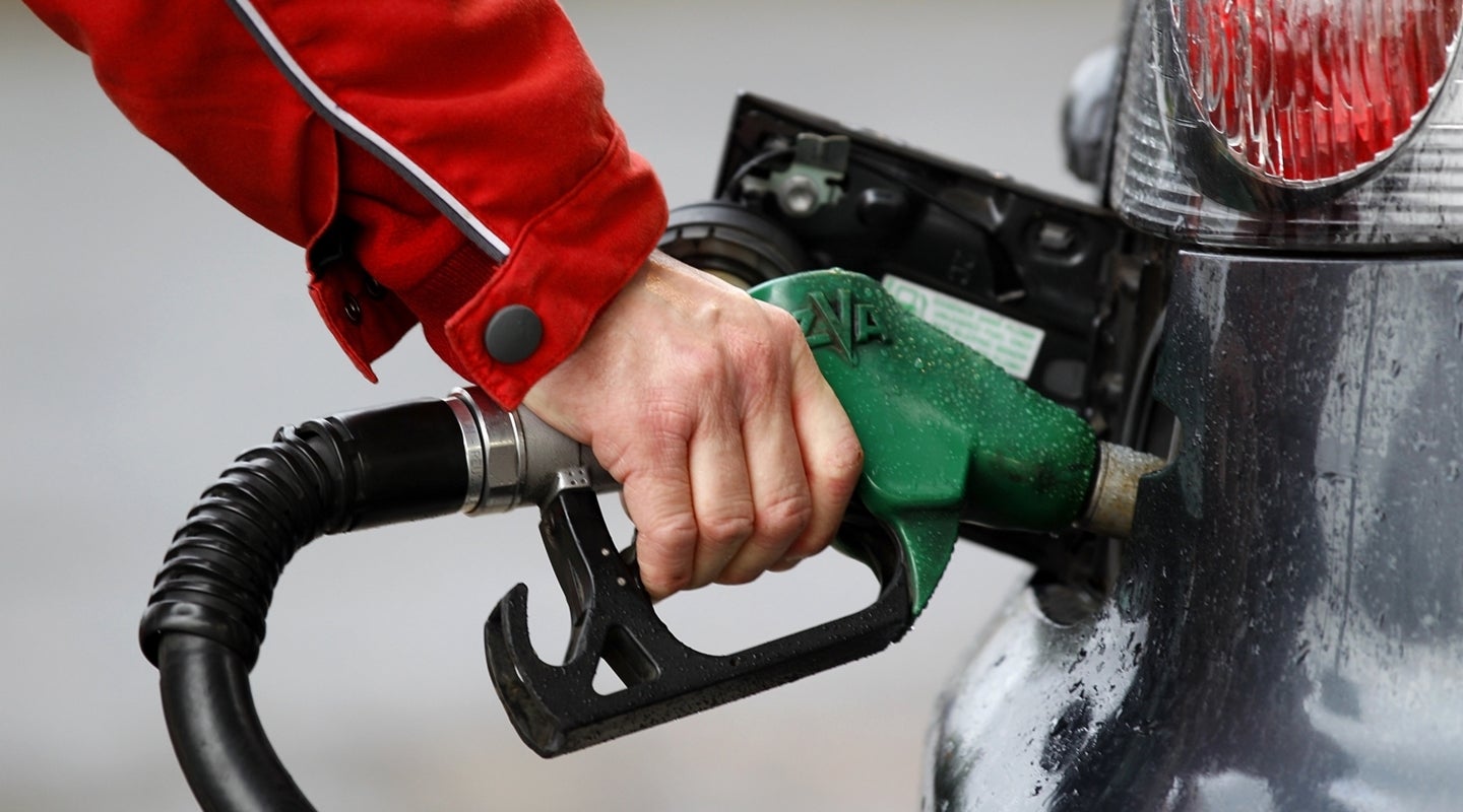 La gasolina supera ya los dos euros el litro La gasolina supera ya los dos euros el litro