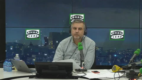 Monólogo de Alsina: "La oposición le grita a Rajoy que se rinda y los barones del PP le piden a Montoro que afloje la cartera" Monólogo de Alsina: "La oposición le grita a Rajoy que se rinda y los barones del PP le piden a Montoro que afloje la cartera"