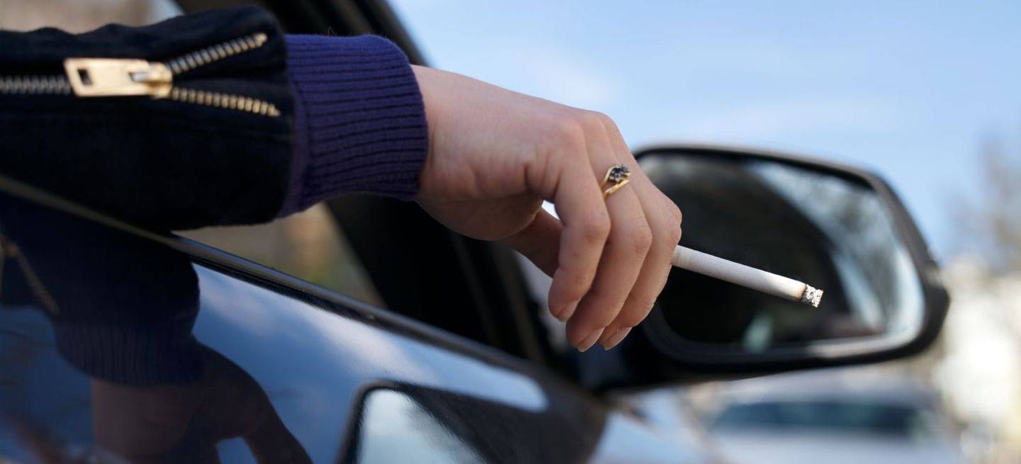 Cataluña prohibirá fumar en coches y estadios a lo largo de 2020 Cataluña prohibirá fumar en coches y estadios a lo largo de 2020