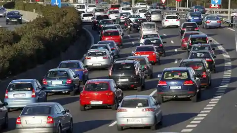 Europa-ir%C3%A1-prohibiendo-gradualmente-los-coches-contaminantes-en-ciudad.jpg atasco