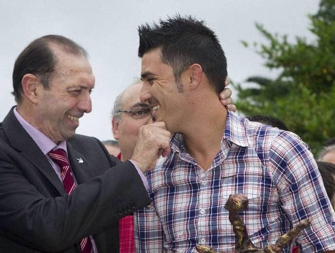 La emotiva carta de Villa en recuerdo de 'Quini': "Fui bendecido por los consejos del mejor delantero español de todos los tiempos" La emotiva carta de Villa en recuerdo de 'Quini': "Fui bendecido por los consejos del mejor delantero español de todos los tiempos"