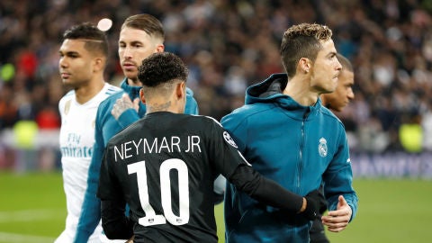 Neymar saluda a Cristiano Ronaldo antes del Real Madrid - PSG