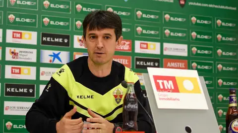 Pacheta, en su rueda de prensa previa al partido ante el Llagostera. ELCHE CF