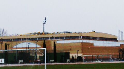 Desperfectos en la cubierta del pabell&oacute;n del Polideportivo Rey Juan Carlos