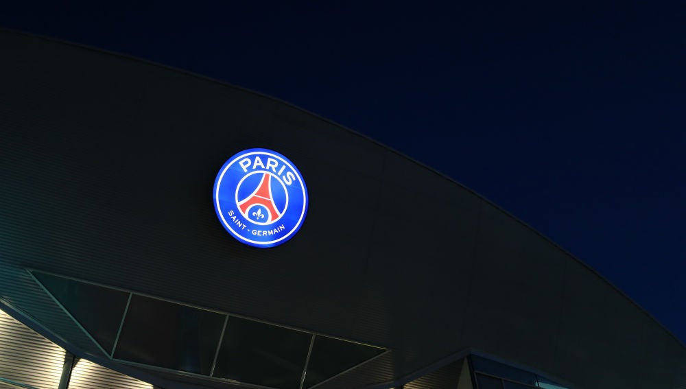 El logo del PSG, en el Parque de los Príncipes