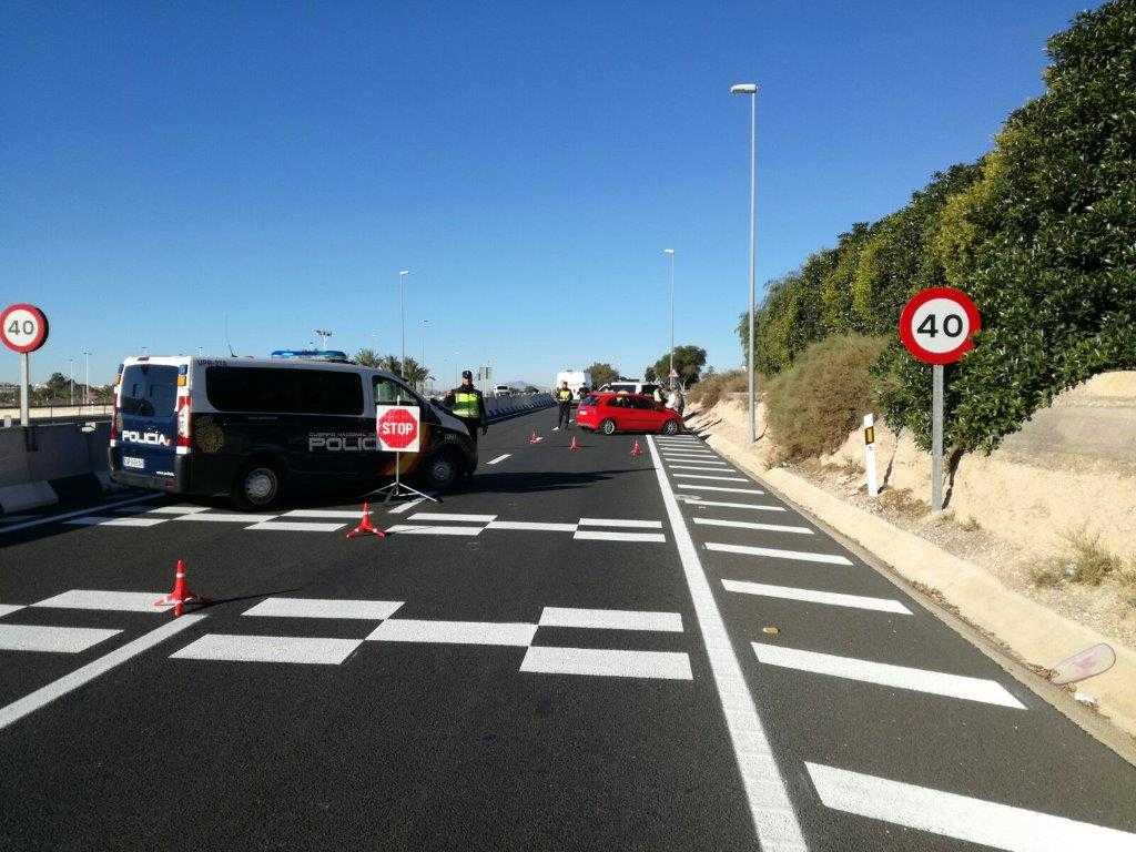 Detienen a un vecino de Granada que portaba en su coche nueve kilos de marihuana para vender en Elche Detienen a un vecino de Granada que portaba en su coche nueve kilos de marihuana para vender en Elche