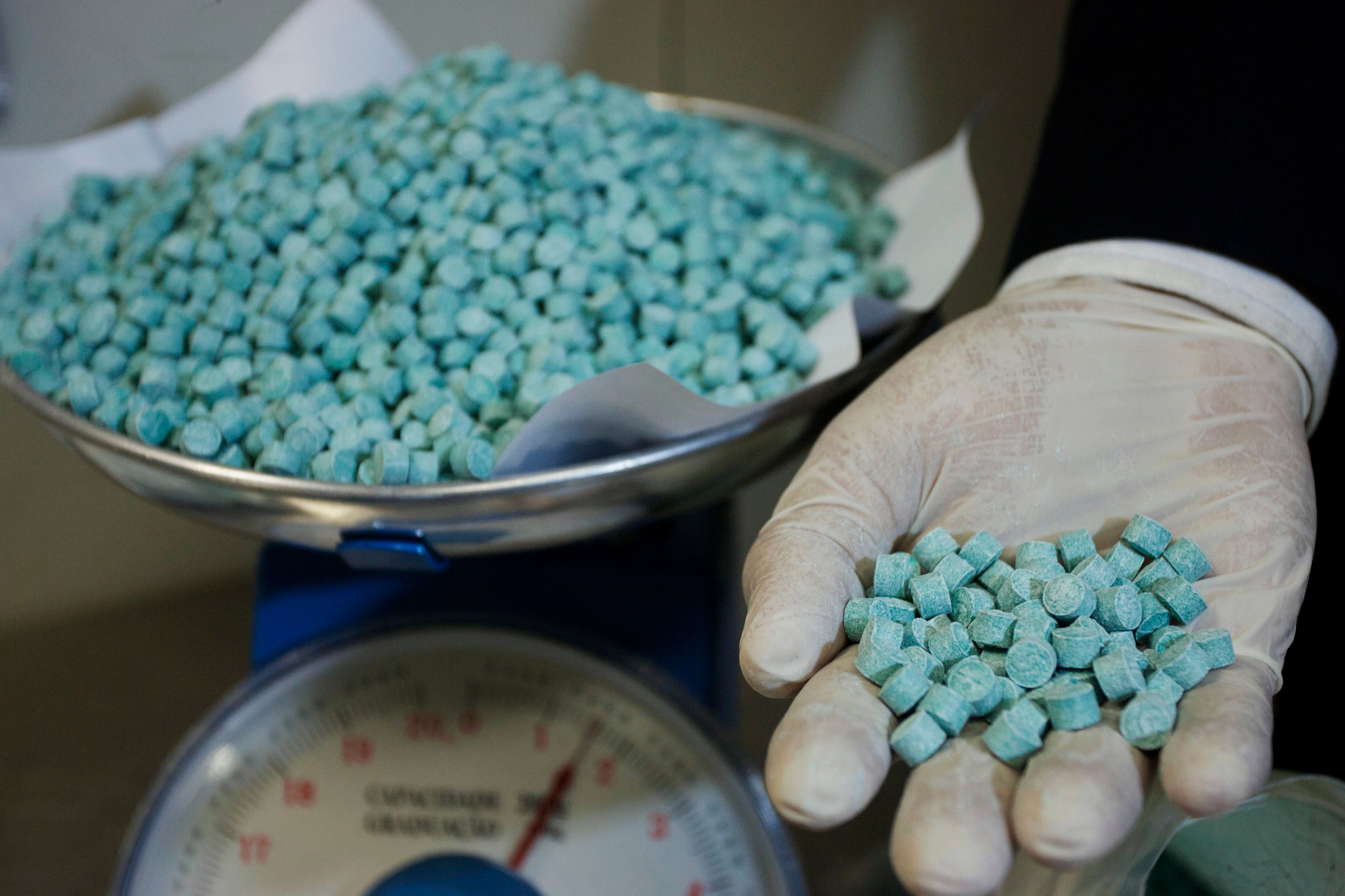 Piden ropa por internet y les llega una caja con 24.800 pastillas de éxtasis Piden ropa por internet y les llega una caja con 24.800 pastillas de éxtasis