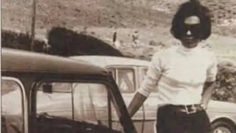 Mª Carmen Álvarez Brillantes y desconocidos