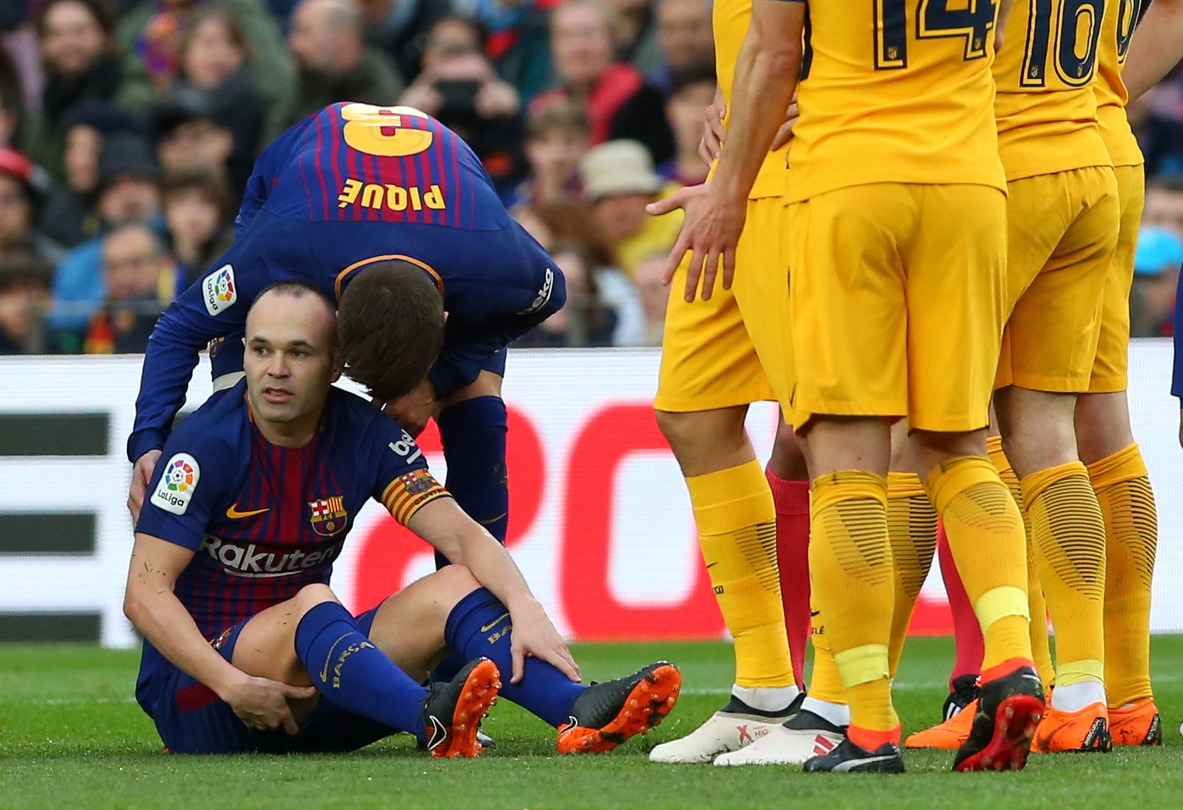 Andrés Iniesta sufre una lesión en el bíceps femoral de la pierna derecha Andrés Iniesta sufre una lesión en el bíceps femoral de la pierna derecha