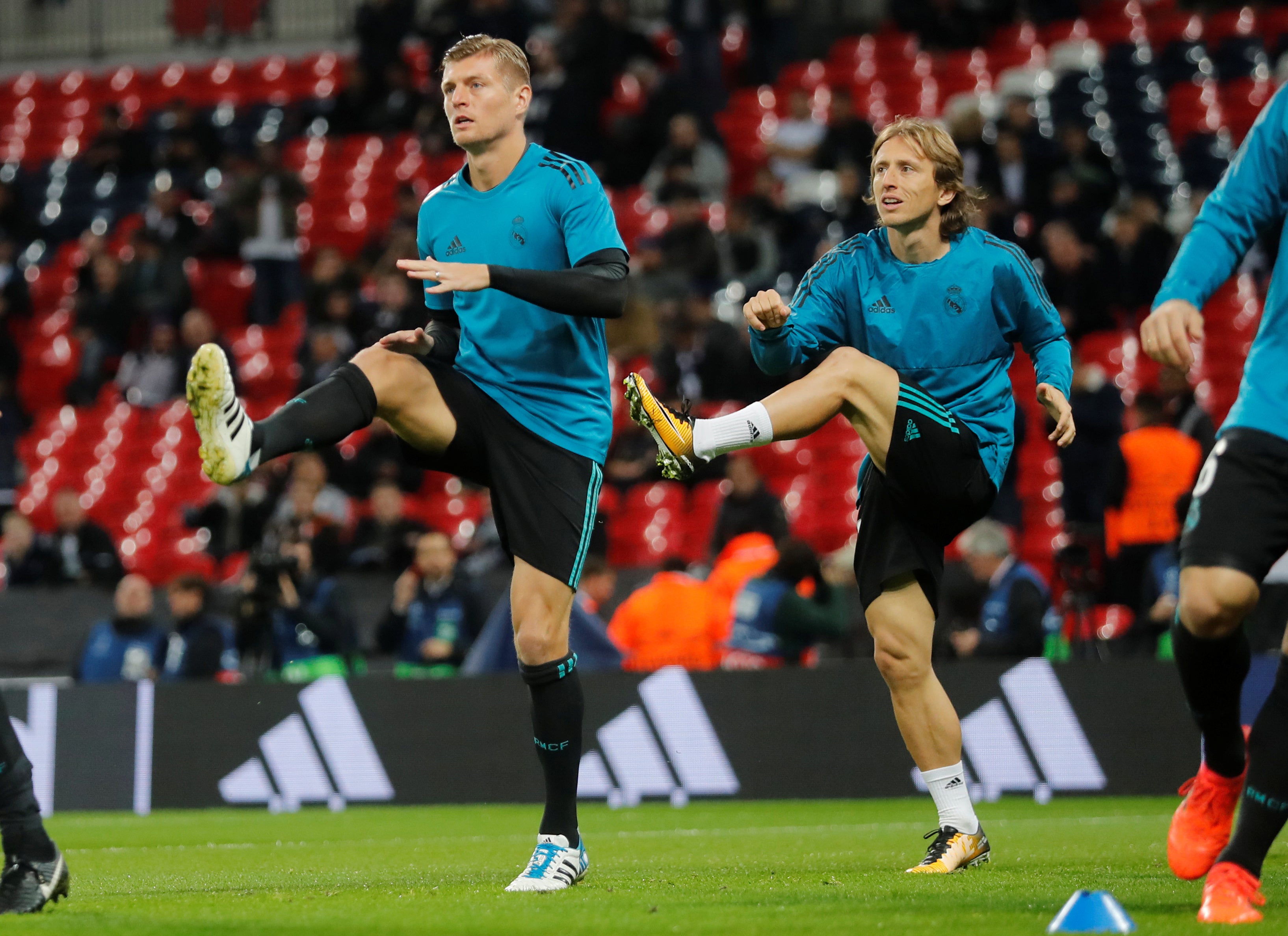 Modric y Kroos son seria duda para jugar de titulares ante el PSG Modric y Kroos son seria duda para jugar de titulares ante el PSG