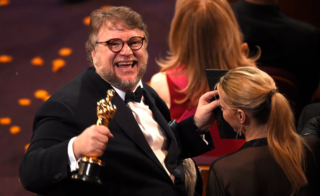Las preguntas de Amón: "¿Puede decirse que la película de Guillermo del Toro, 'La forma del agua' pasa del estado líquido al estado sólido?" Las preguntas de Amón: "¿Puede decirse que la película de Guillermo del Toro, 'La forma del agua' pasa del estado líquido al estado sólido?"