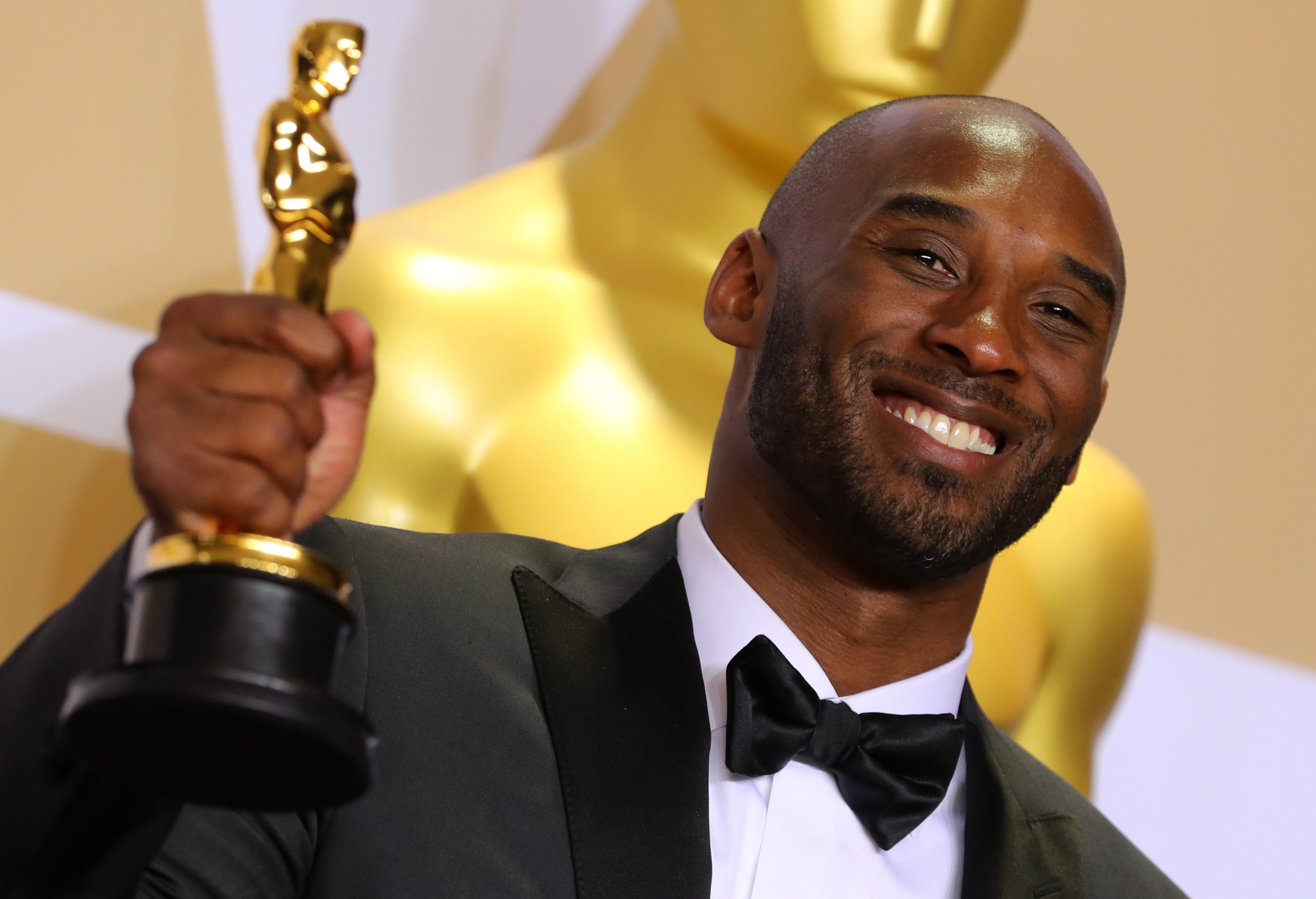 Kobe Bryant agranda su leyenda: gana el Oscar a Mejor Corto de Animación por 'Dear Basketball' Kobe Bryant agranda su leyenda: gana el Oscar a Mejor Corto de Animación por 'Dear Basketball'