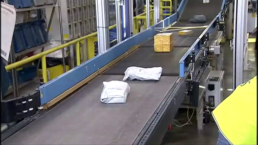 Condenado por enviar por mensajería una pitón y dos lagartos sin comida, bebida ni ventilación Condenado por enviar por mensajería una pitón y dos lagartos sin comida, bebida ni ventilación