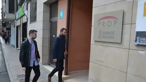 El edil de Cs Elche accede a la oficina PROP para registrar las alegaciones El edil de Cs Elche accede a la oficina PROP para registrar las alegaciones