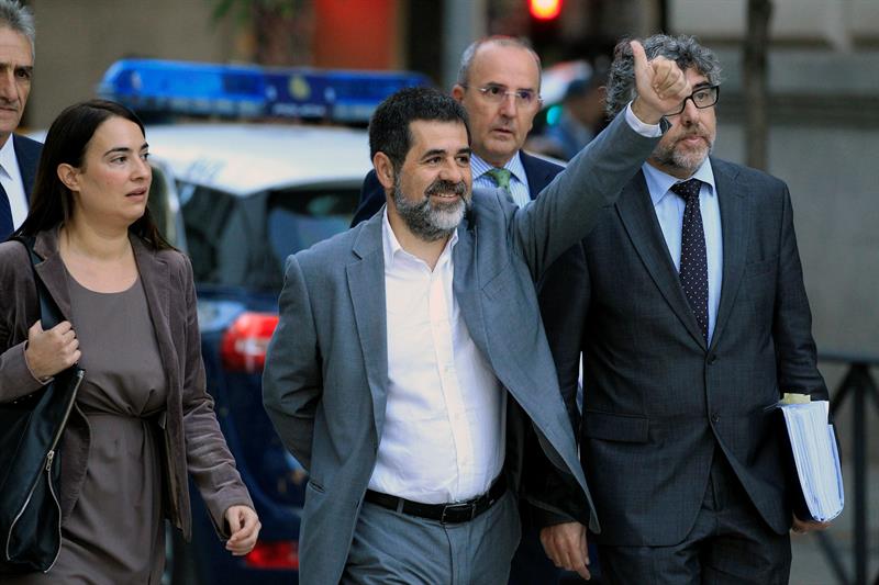Jordi Sànchez acepta ser investido president: "En plenitud de mis derechos políticos, acepto la responsabilidad" Jordi Sànchez acepta ser investido president: "En plenitud de mis derechos políticos, acepto la responsabilidad"