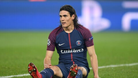 Cavani se lamenta durante un partido