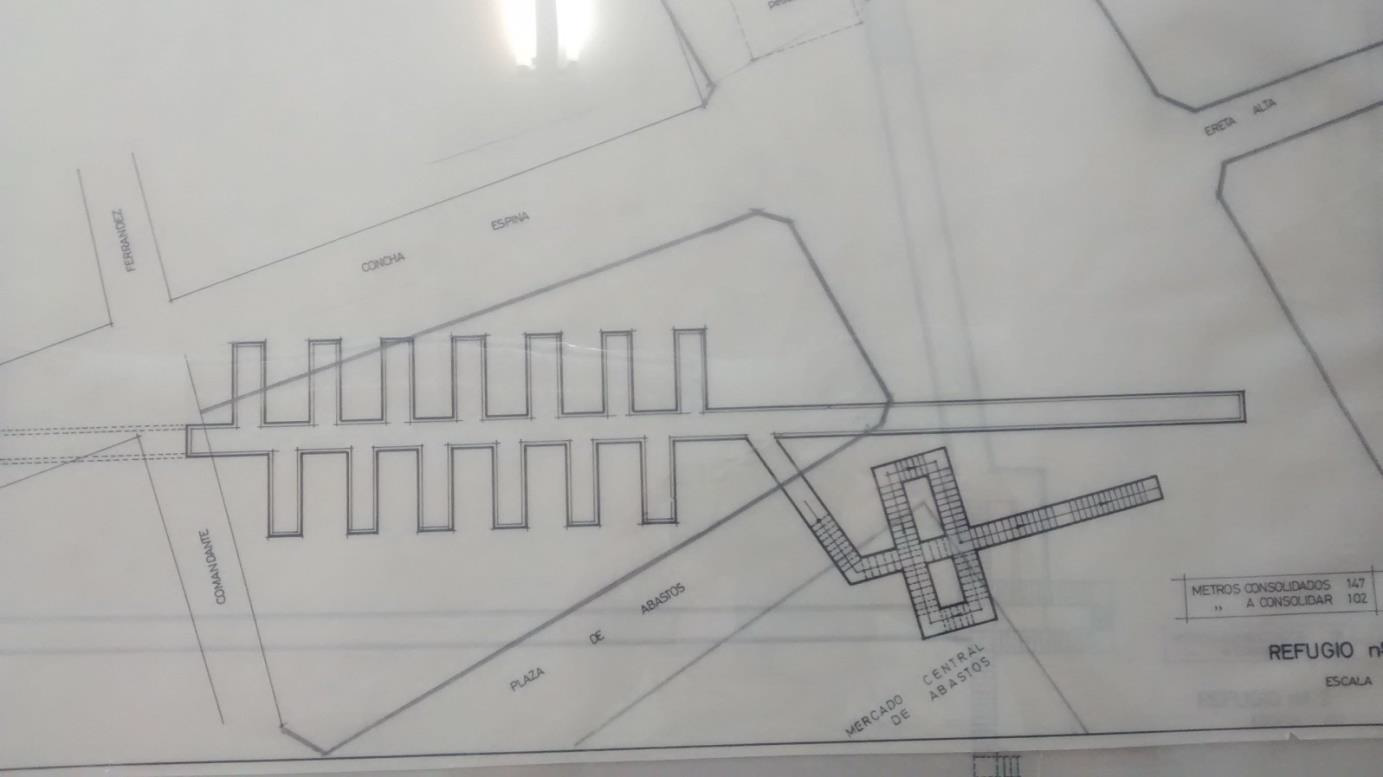 Los técnicos municipales comienzan a buscar el refugio antiaéreo de la Plaza de Las Flores de Elche Los técnicos municipales comienzan a buscar el refugio antiaéreo de la Plaza de Las Flores de Elche