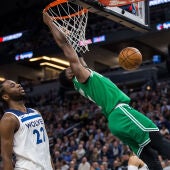 El mate de Jaylen Brown ante los Timberwolves