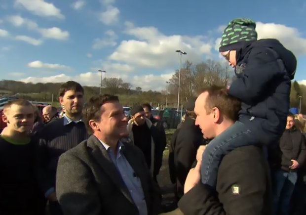 Cientos de trabajadores hacen horas extra para que un compañero pueda cuidar de su hijo con leucemia Cientos de trabajadores hacen horas extra para que un compañero pueda cuidar de su hijo con leucemia