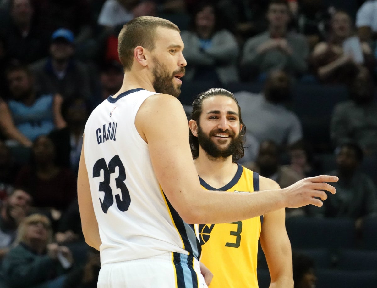 Ricky Rubio le gana el duelo a Marc Gasol en una jornada de luces y sombras en la NBA Ricky Rubio le gana el duelo a Marc Gasol en una jornada de luces y sombras en la NBA