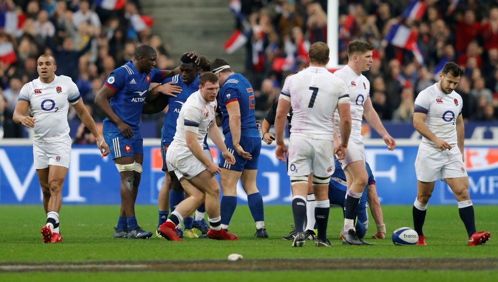 Los jugadores franceses celebran una acción ante Inglaterra