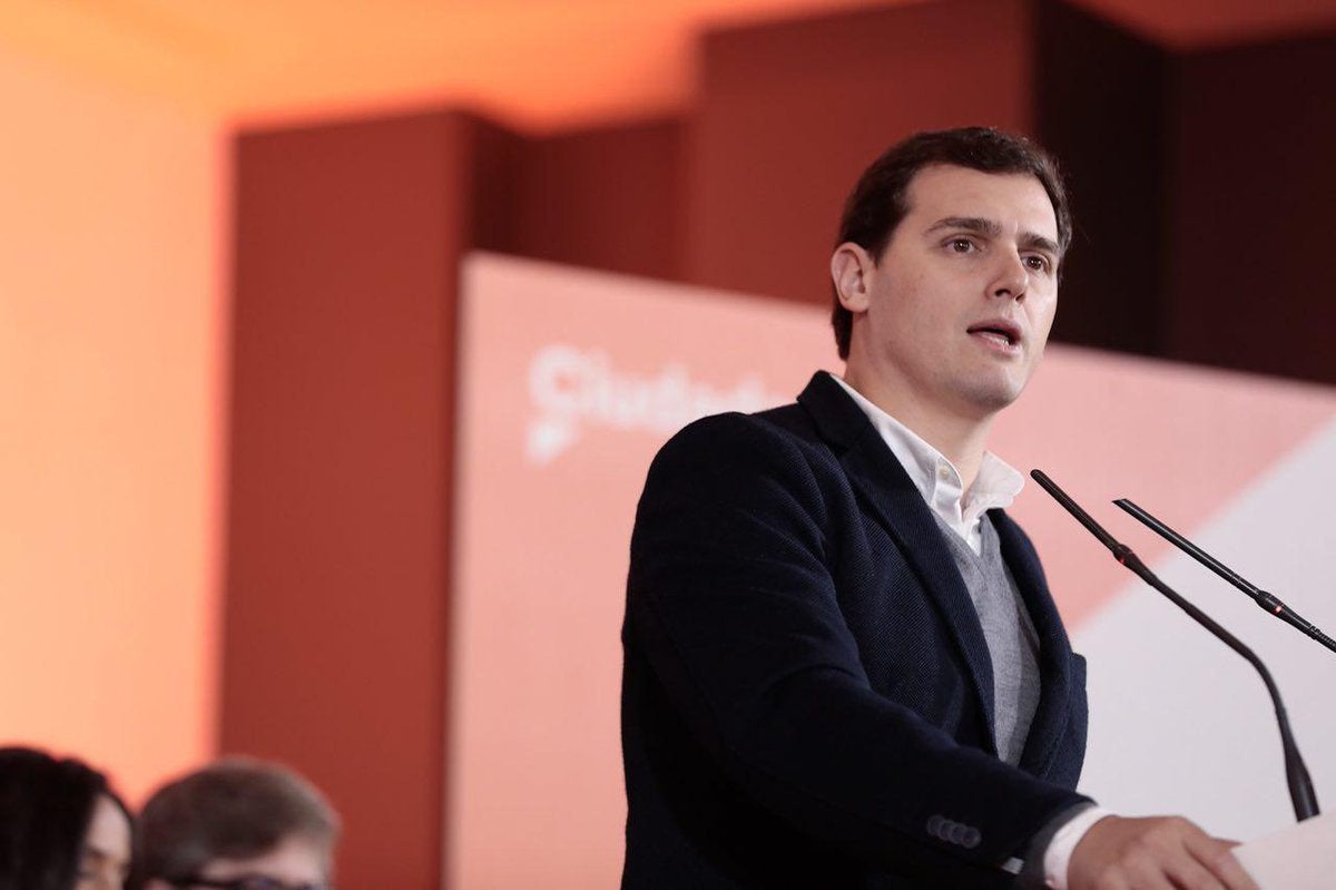 Ciudadanos sería la primera fuerza política y ganaría las elecciones al PP con el 27% de los votos, según una encuesta Ciudadanos sería la primera fuerza política y ganaría las elecciones al PP con el 27% de los votos, según una encuesta