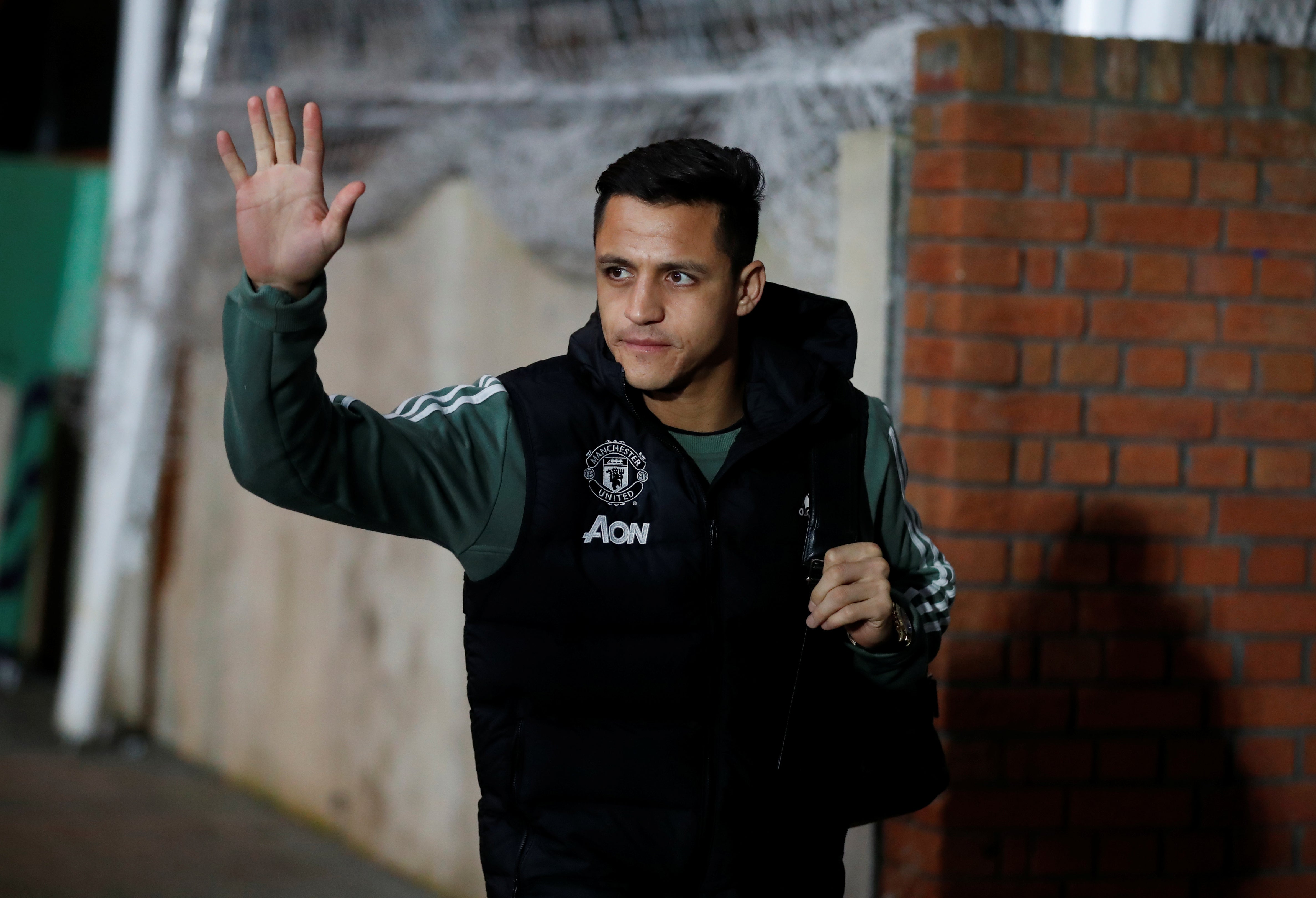 Alexis Sánchez apostó con Marcos Rojo 22.100 euros a que despedían a Mourinho: "Te lo dije" Alexis Sánchez apostó con Marcos Rojo 22.100 euros a que despedían a Mourinho: "Te lo dije"