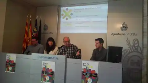 El concejal de Participación en Elche, Felip Sánchez, en el centro, en la presentación del presupuesto participativo de 2018 El concejal de Participación en Elche, Felip Sánchez, en el centro, en la presentación del presupuesto participativo de 2018