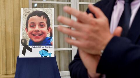 Retrato del ni&ntilde;o Gabriel Cruz colocado en el patio de la Diputaci&oacute;n de Almer&iacute;a