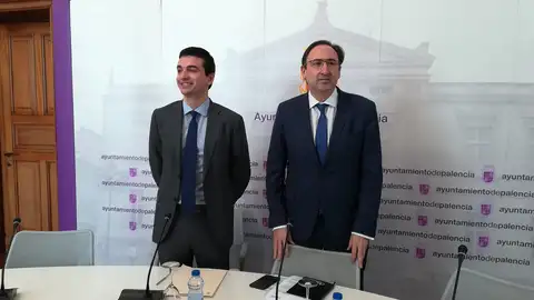 David Vázquez, concejal de Hacienda y Alfonso Polanco alcalde de Palencia, presentan la liquidacíón del Presupuesto 2017 Ayuntamiento de Palencia