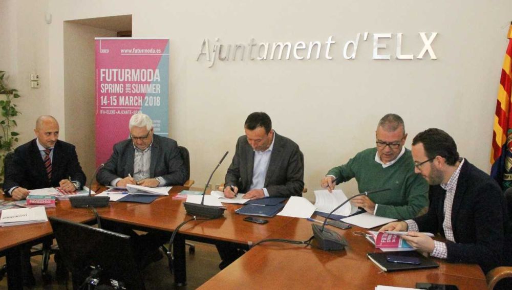 Firma de los convenios entre el Ayuntamiento de Elche y la Asociación de Empresas de Componentes para el Calzado 