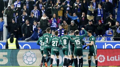 Los jugadores del Betis celebran uno de los goles contra el Alav&eacute;s
