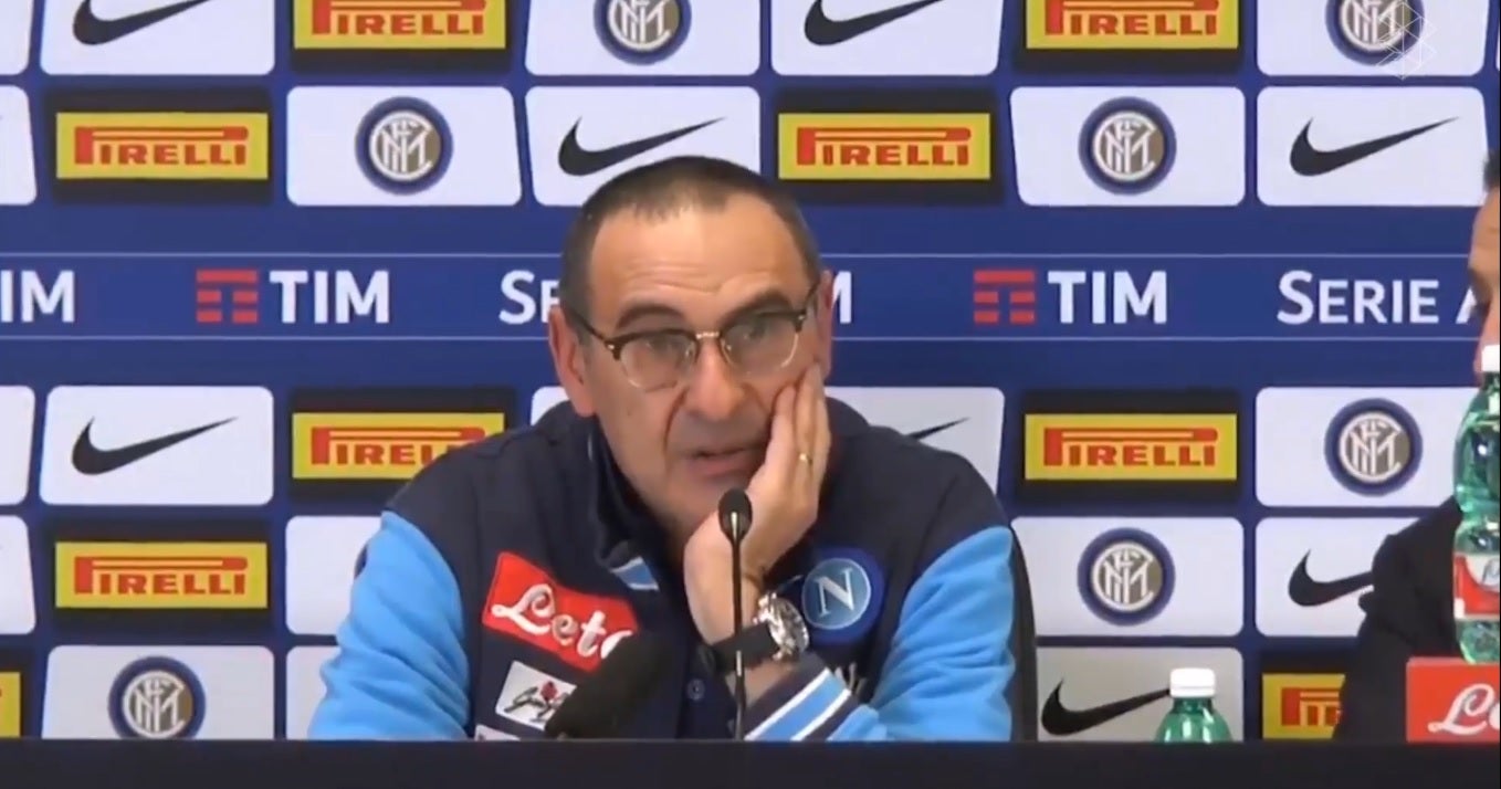 La respuesta machista de Sarri a una periodista: "No te mando a tomar por culo..." La respuesta machista de Sarri a una periodista: "No te mando a tomar por culo..."