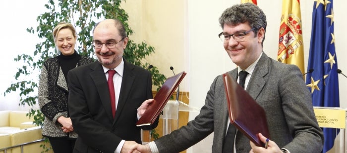 El Gobierno de España regulará por ley el cierre de centrales y defiende la térmica de Andorra El Gobierno de España regulará por ley el cierre de centrales y defiende la térmica de Andorra