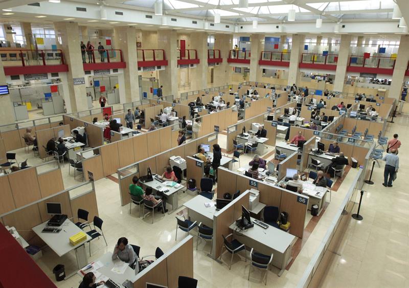 Hacienda devuelve más de 101 millones de euros a casi de 200.000 contribuyentes extremeños en dos meses de campaña de la Renta Hacienda devuelve más de 101 millones de euros a casi de 200.000 contribuyentes extremeños en dos meses de campaña de la Renta