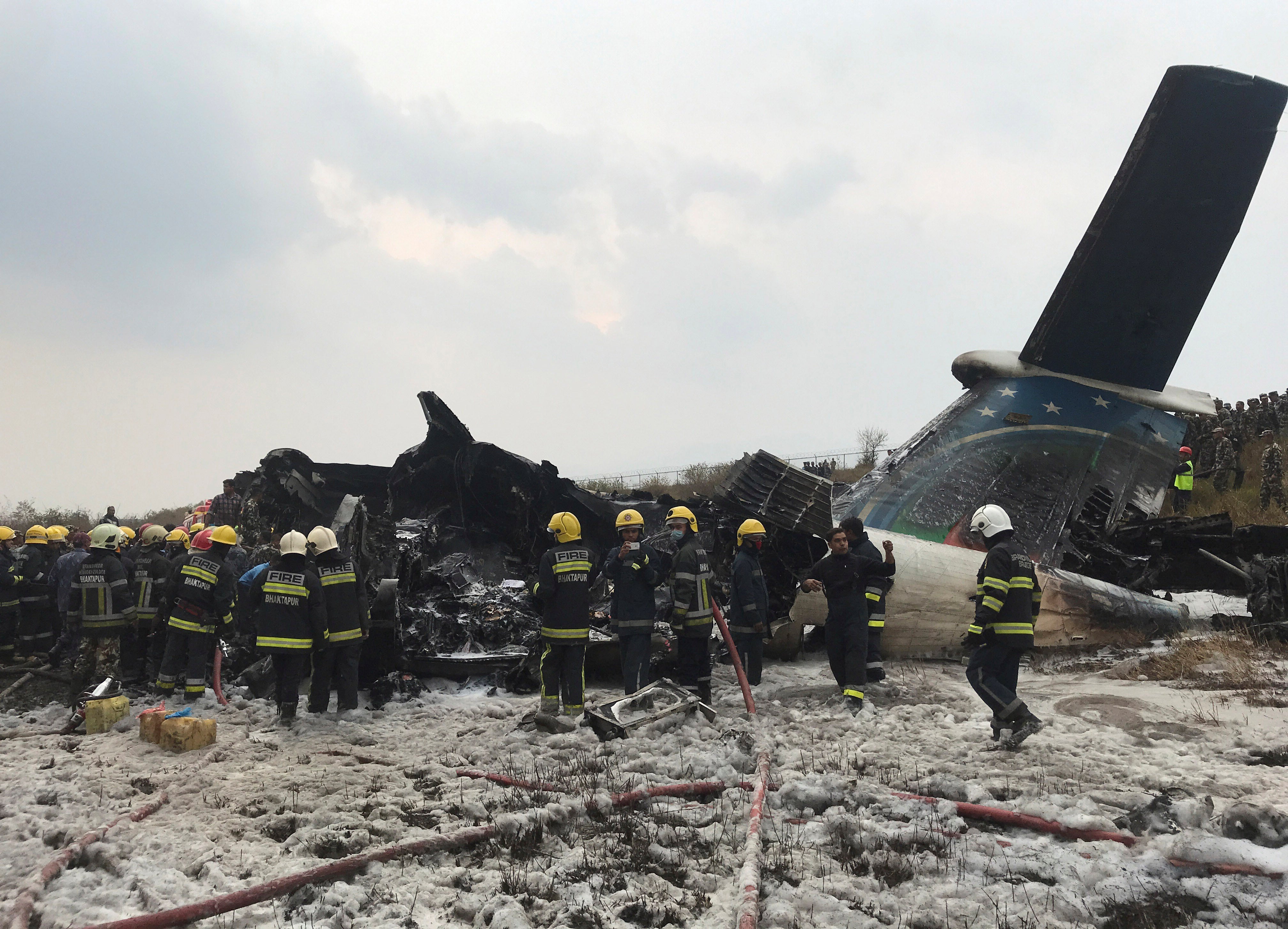 Mueren al menos 50 personas en un accidente de avión en el aeropuerto de Katmandú Mueren al menos 50 personas en un accidente de avión en el aeropuerto de Katmandú