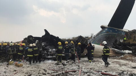 El avi&oacute;n que se ha estrellado en Katmand&uacute;