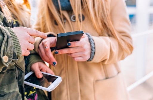 Tabla redonda: ¿Hasta qué punto nos controla la tecnología? Tabla redonda: ¿Hasta qué punto nos controla la tecnología?